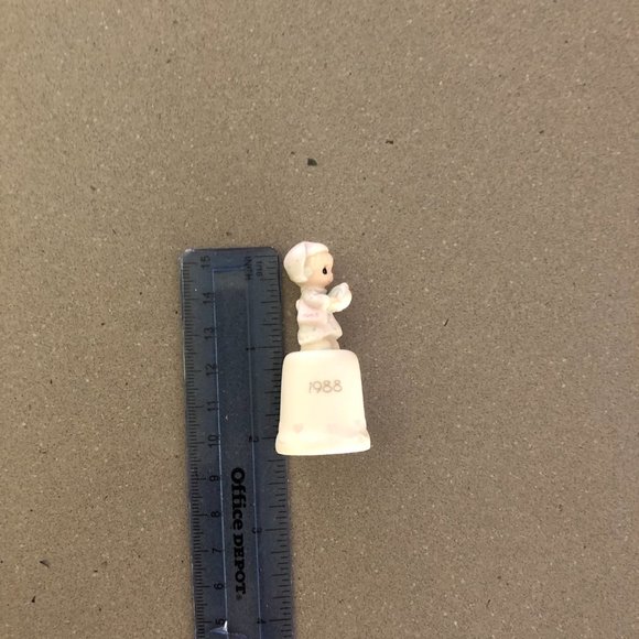 Vintage Precious Moments 1988 Special Issue Ornament - Picture 2 of 4